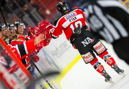 Örebros Derek Ryan gör 2-0 och jublar i SHL mellan