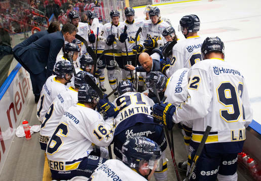 s tränare Andreas Johansson tog time out
