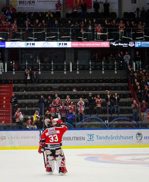 Örebro vinner med 2-0 och målvakt Julius Hudacek jublar