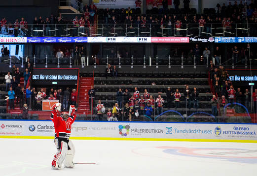 Örebro vinner med 2-0 och målvakt Julius Hudacek jublar