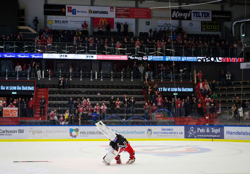 Örebro vinner med 2-0 och målvakt Julius Hudacek jublar