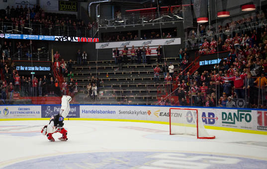 Örebro vinner med 2-0 och målvakt Julius Hudacek jublar