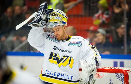 s målvakt Gustaf Wesslau deppar