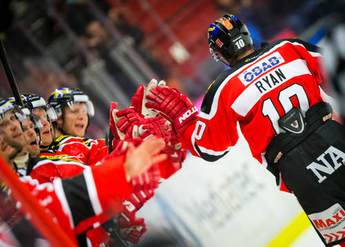 Örebros Derek Ryan gör 2-0 och jublar