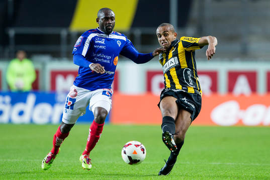 Åtvidabergs John Owoeri jagar Häckens Walid Atta