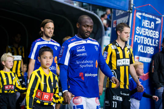 Åtvidabergs John Owoeri och Häckens Gunnar Heidar