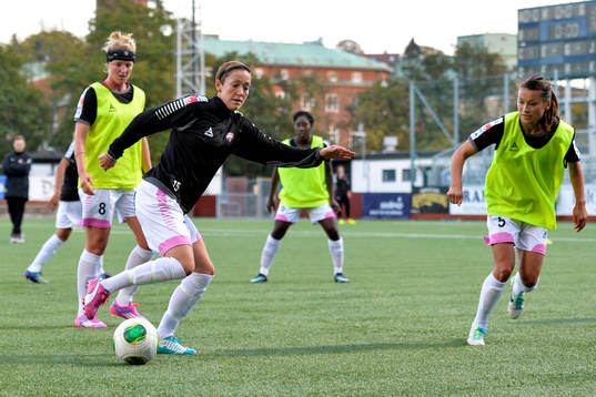 Rosengårds Rherese Sjögran värmer upp innan