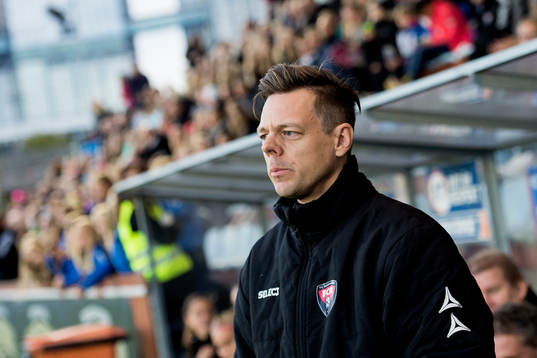 Rosengårds tränare Markus Tilly innan fotbollsmatchen i