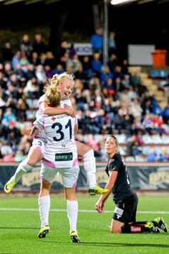 Rosengårds Nathalie Persson och Anja Mittag jublar