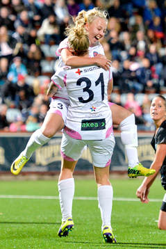 Rosengårds Nathalie Persson och Anja Mittag jublar