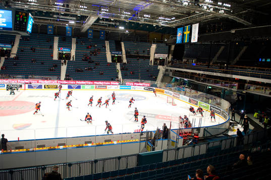 Djurgårdens spelare värmer upp på Hovet