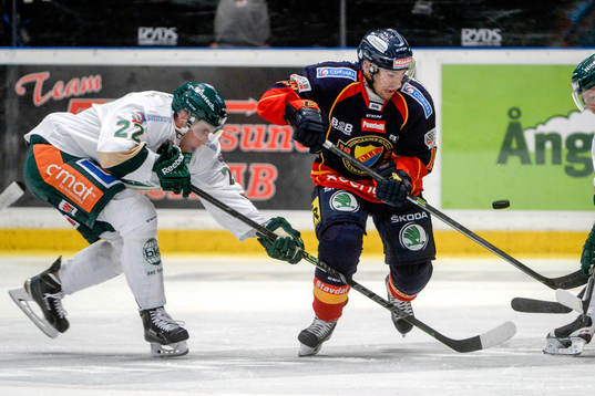 Färjestads Per Åslund och Djurgårdens Steve Saviano