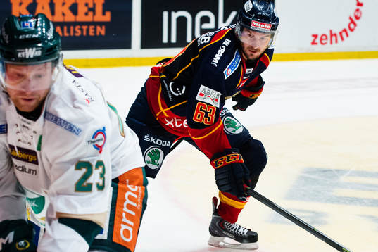 Djurgårdens Vjatjeslav Trukhno jagar Färjestads Martin