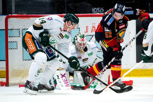 Färjestads Jesper Jensen och Djurgårdens Mikael Ahlén i