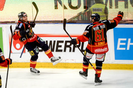 Djurgårdens Mattias Guter och Markus Ljungh jublar