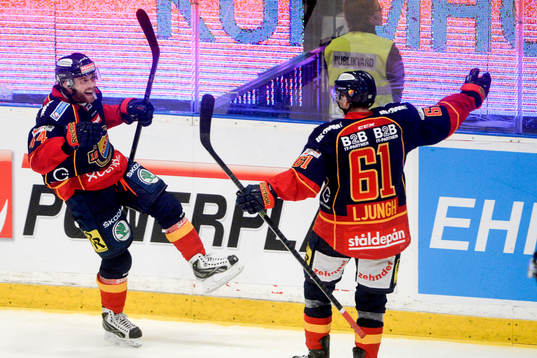 Djurgårdens Mattias Guter och Markus Ljungh jublar