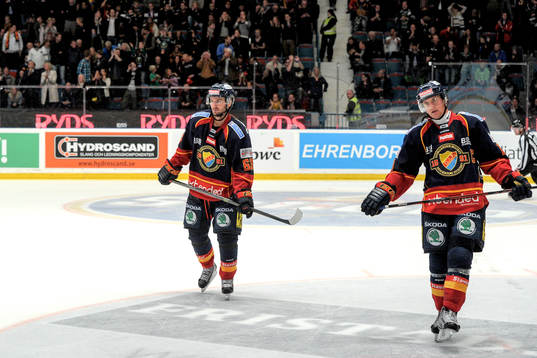 Djurgårdens Vjatjeslav Trukhno och Joakim Eriksson deppar