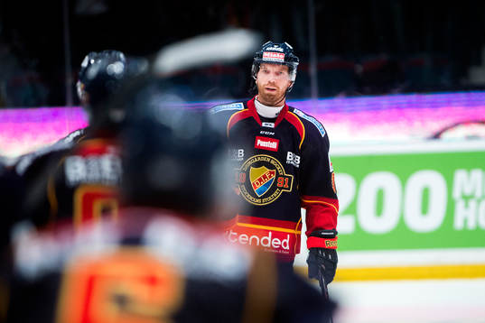 Djurgårdens Mikael Samuelsson jublar med sina lagkamrater