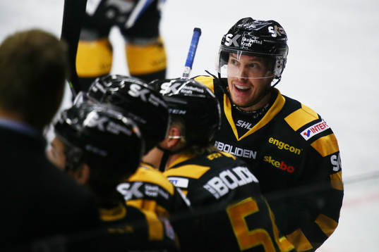 Skellefteås Niclas Burström jublar