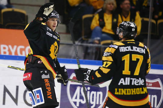 Skellefteås Martin Sevc  och Pär Lindholm jublar
