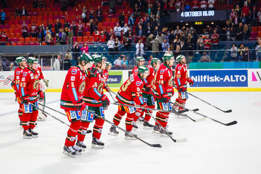 Frölundas spelare tackar publiken