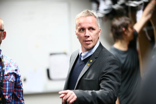 Skellefteås tränare Hans Wallson i omklädningsrummet