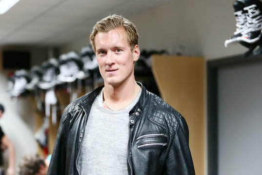 Skellefteås nyförvärv Mikko Lehtonen i omklädningsrummet