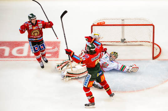 Frölundas Mathis Olimb och Max Görtz jublar
