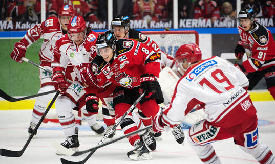 Timrås Robin Persson och Malmö Redhawks Tony Romano i