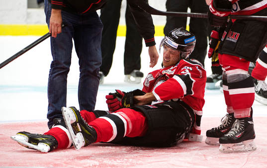 Malmö Redhawks Jon Knuts skadad sig