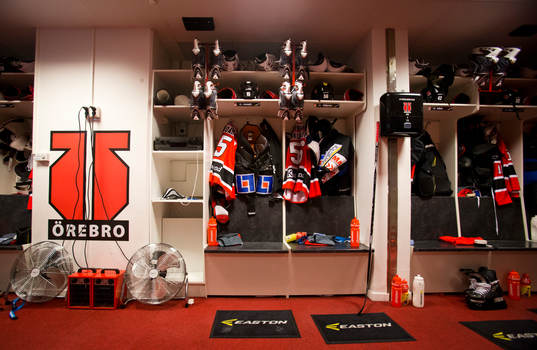 Örebro hockeys omklädningsrum där Henrik Löwdahl, Johan