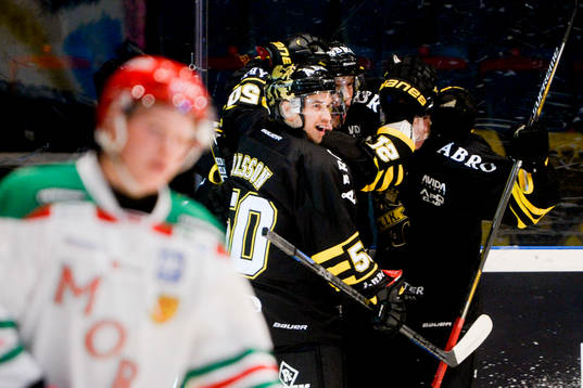AIKs spelare jublar
