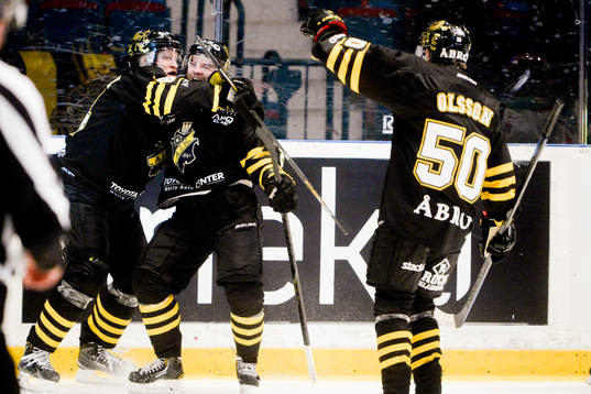 AIKs spelare jublar