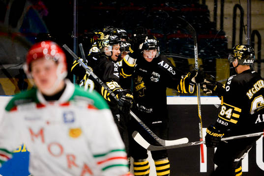 AIKs spelare jublar