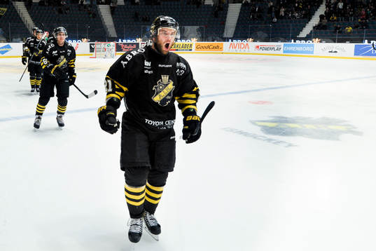AIKs Christian Sandberg jublar