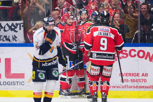 Örebros spelare jublar
