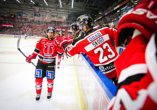 Örebros Tim Wallace gör 2-0 och jublar