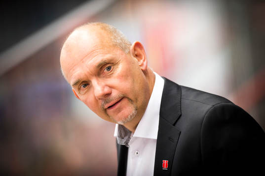 Örebros tränare Kent Johansson ser glad ut