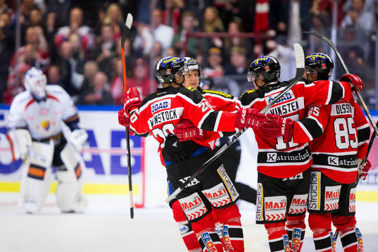 Örebros spelare jublar