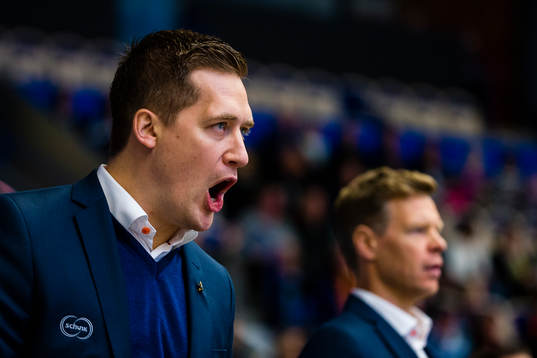 Växjös tränare Sam Hallam skriker