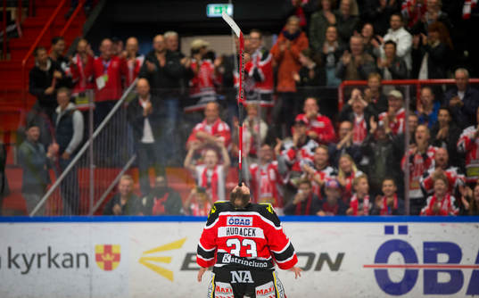 Örebro vinner med 5-4 och målvakt Julius Hudacek spexar