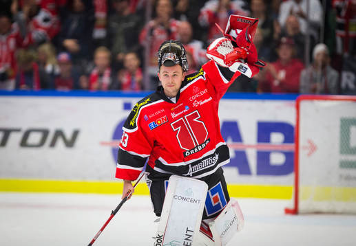 Örebro vinner med 5-4 och målvakt Julius Hudacek jublar