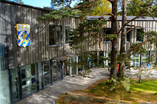 Vy över entrén till kamratgården