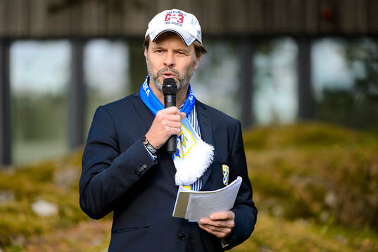 IFK Göteborgs ordförande Karl Jartun håller tal