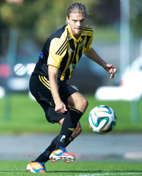IFK Hässleholms Linus Karlsson i matchen i division 3