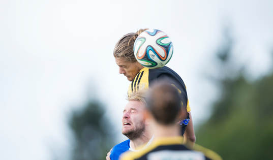 IFK Hässleholms Linus Karlsson i matchen i division 3