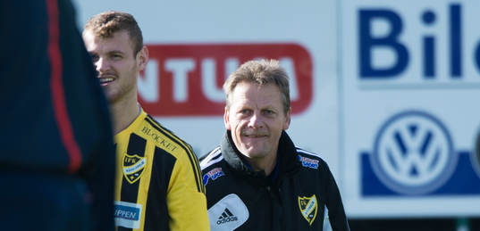 IFK Hässleholms lagledare Tommy Karlsson i matchen i