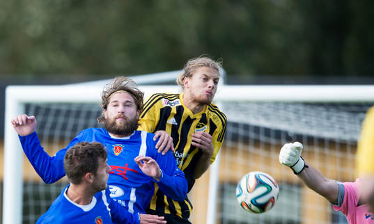 IFK Hässleholms Linus Karlsson i matchen i division 3