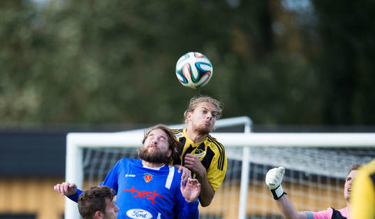 IFK Hässleholms Linus Karlsson i matchen i division 3