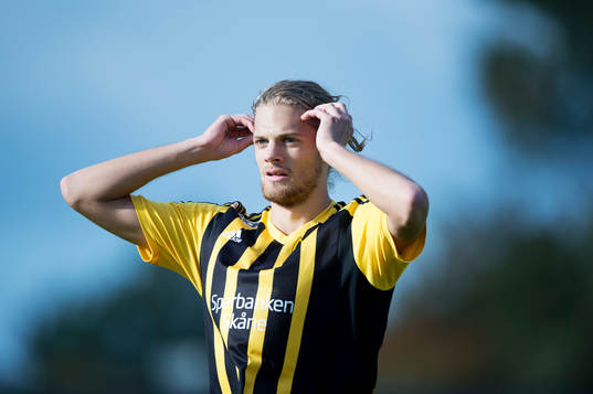 IFK Hässleholms Linus Karlsson i matchen i division 3